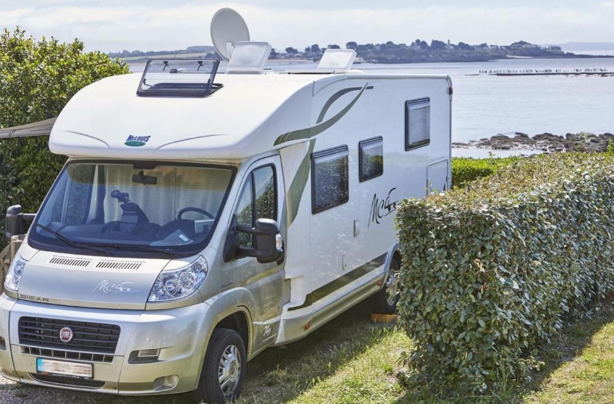 Aire De Camping Car, Caravane, Tente Emplacement Nu Avec Electricite Petit Camping Hotel เปลสแต็ง-เลส์-แกรฟส์ ภายนอก รูปภาพ